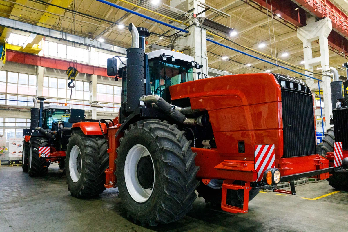 Ростсельмаш выпустил обновлённый трактор 2400 увеличенной мощностью