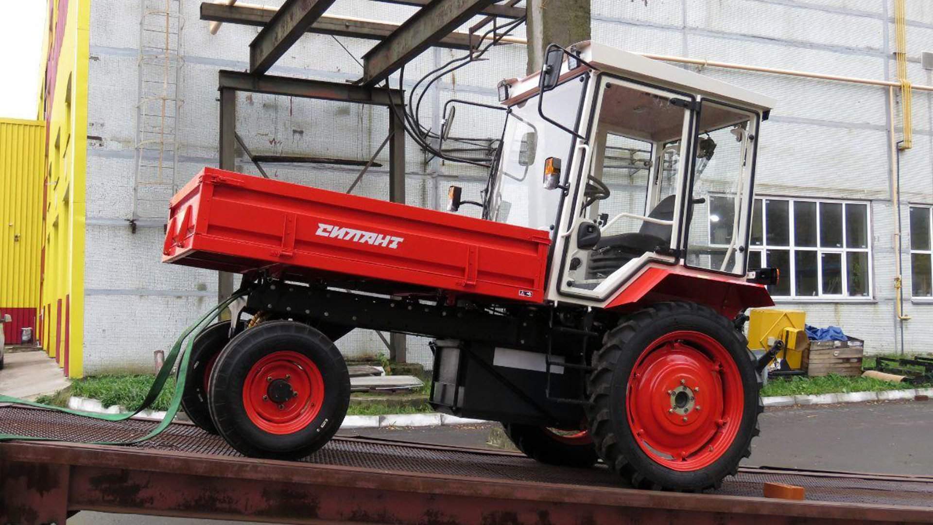 В России начнут производство тракторов с отечественными электромоторами
